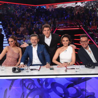 El jurado y el presentador en la primera gala de 'Tu cara no me suena todavía'