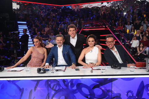 El jurado y el presentador en la primera gala de 'Tu cara no me suena todavía'