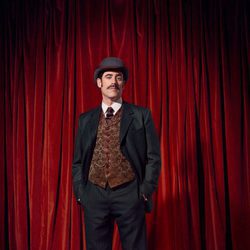 Stephen Mangan es Arthur Conan Doyle en 'Houdini y Doyle'