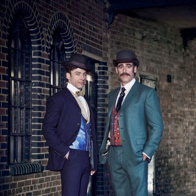 Los protagonistas de 'Houdini y Doyle'