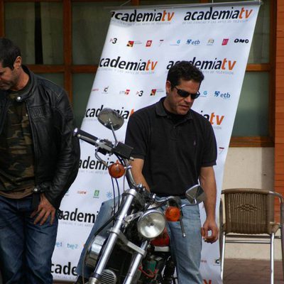 Jorge Sanz en la Concentración de la Academia de Televisión, vestido de motero