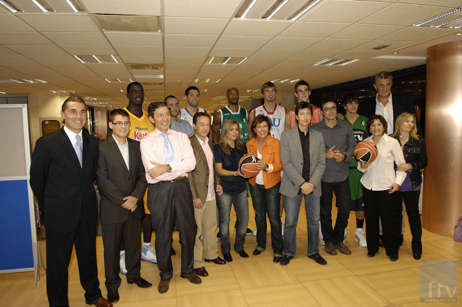 Foto del equipo de TVE encargado de la liga ACB