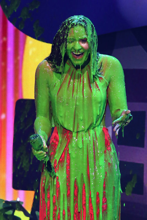 Demi Lovato manchada con el moco de los Nickelodeon's 2017 Kids' Choice Awards