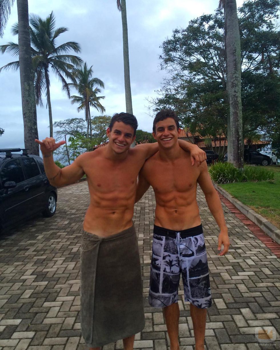 Los gemelos, Antonio y Manoel, concursantes de 'Big Brother' Brasil posan semidesnudos