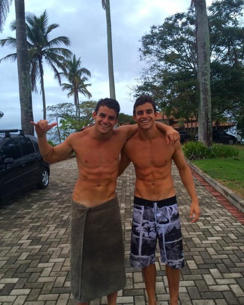 Los gemelos, Antonio y Manoel, concursantes de 'Big Brother' Brasil posan semidesnudos