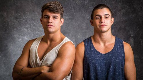 Antonio y Manoel, concursantes de 'Big Brother' de Brasil, muestran sus músculos