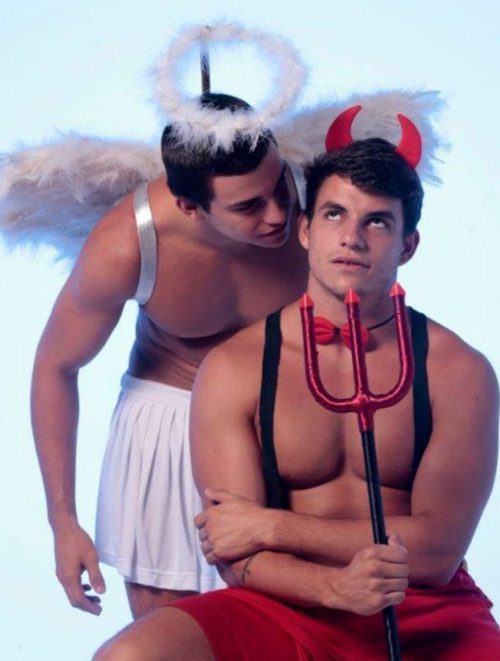 Antonio y Manoel, concursantes temporales de 'GH VIP 5', posan muy sexys como ángel y demonio