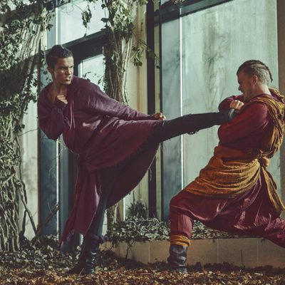 Aramis Knight en acción en la segunda temporada de 'Into the Badlands'
