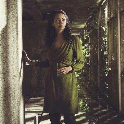 Madeleine Mantock es Veil en la segunda temporada de 'Into the Badlands'