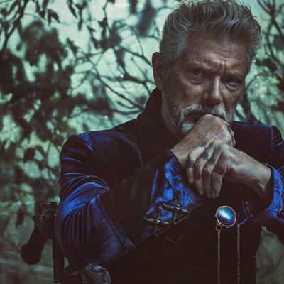 Waldo (Stephen Lang) pierde su fe en La Viuda en la segunda temporada de 'Into the Badlands'