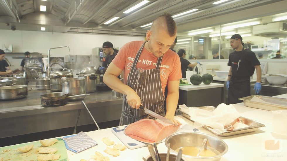 Dabiz Muñoz cocinando en 'El Xef'