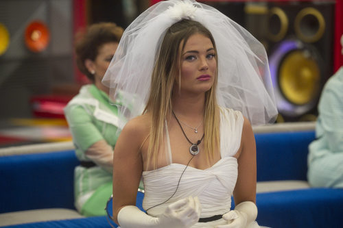 Alyson Rae Eckmann se disfraza de novia en la gala 12 de 'GH VIP 5'