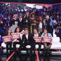 Los concursantes junto a Manel Fuentes en la segunda gala de 'Tu cara no me suena todavía'