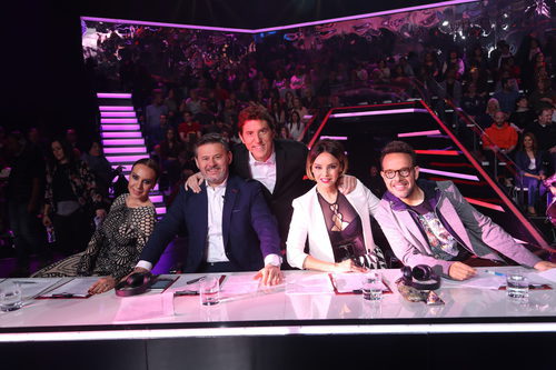 El jurado posa junto a Manel Fuentes en la segunda gala de 'Tu cara no me suena todavía'