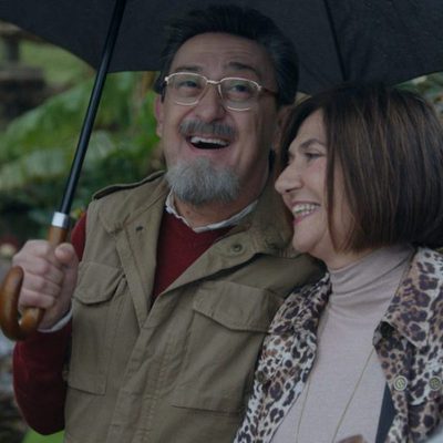 Maritxu (Ane Gabarain) y Benito (Mariano Peña ) en el primer capítulo de la tercera temporada de 'Allí abajo'