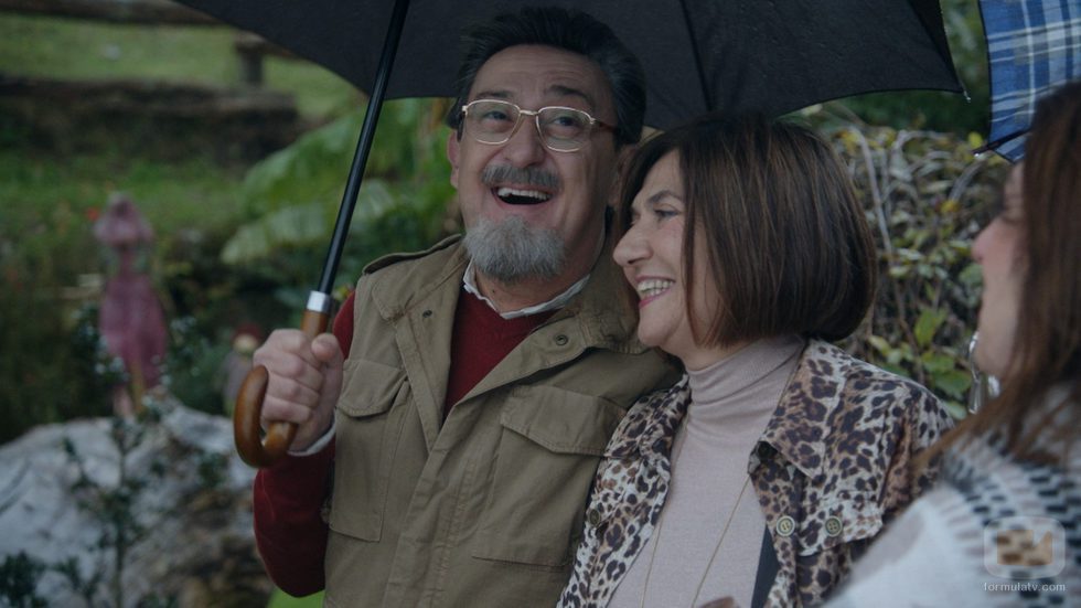 Maritxu (Ane Gabarain) y Benito (Mariano Peña ) en el primer capítulo de la tercera temporada de 'Allí abajo'