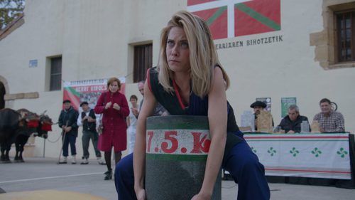 Carmen (María León) en el primer capítulo de la tercera temporada de 'Allí abajo'
