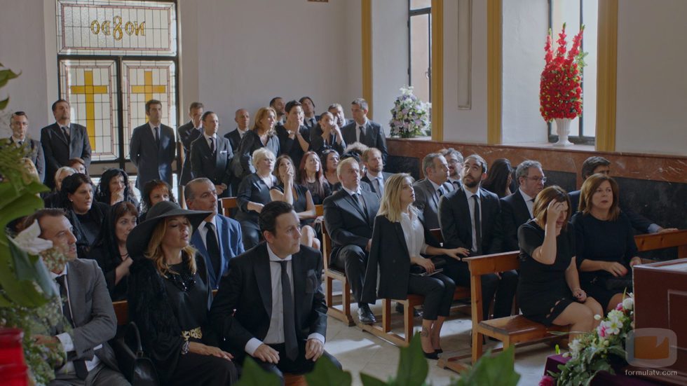 La misa de Benito en el primer capítulo de la tercera temporada de 'Allí abajo'