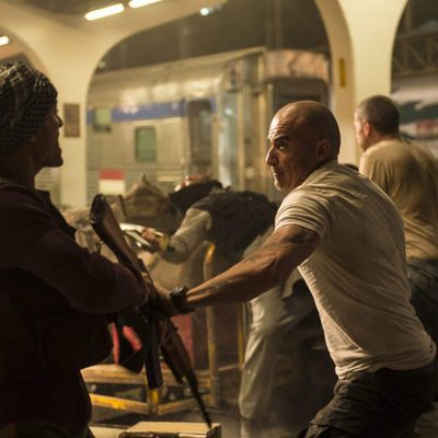 Dominic Purcell se enfrenta a un soldado en la quinta temporada de 'Prison Break'