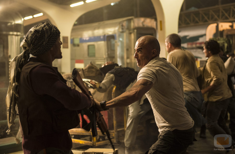Dominic Purcell se enfrenta a un soldado en la quinta temporada de 'Prison Break'