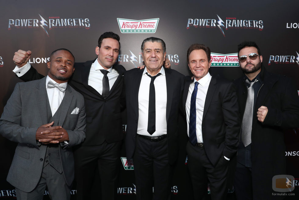 Austin St. John, Walter Jones, David Yost, Jason David Frank y Saban en la premiere de "Power Rangers"
