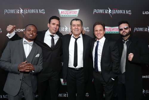 Austin St. John, Walter Jones, David Yost, Jason David Frank y Saban en la premiere de "Power Rangers"