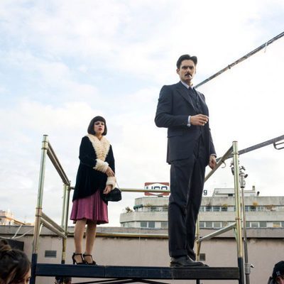 Maggie Civantos y Sergio Mur rodando 'Las chicas del cable'