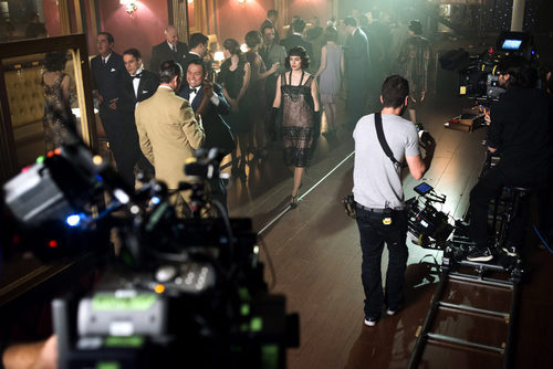 Lidia (Blanca Suárez) desfila en 'Las chicas del cable'