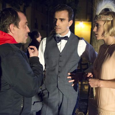 Ana Fernández y Borja Luna en el rodaje de 'Las chicas del cable'