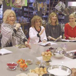 María Teresa Campos asiste a un curso de cocina en la séptima entrega de 'Las Campos'