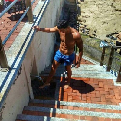 Yera Fontes (tronista de 'MYHYV') semidesnudo en la playa