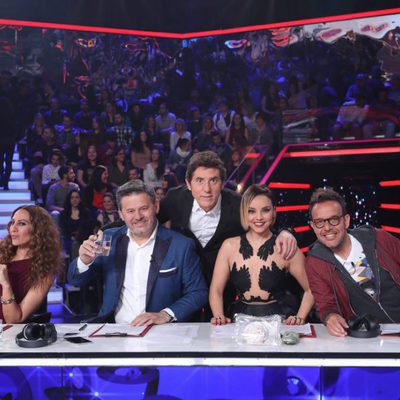 El jurado posa junto a Manel Fuentes en la tercera gala de 'Tu cara no me suena todavía'