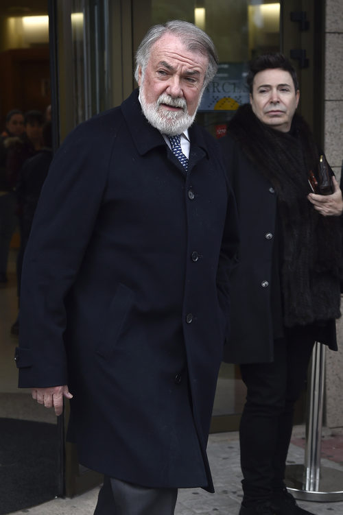 Jaime Mayor Oreja en la capilla ardiente de Paloma Gómez Borrero