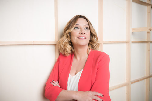 Toñi Moreno posa en una imagen promocional de su programa 'El árbol de tu vida'
