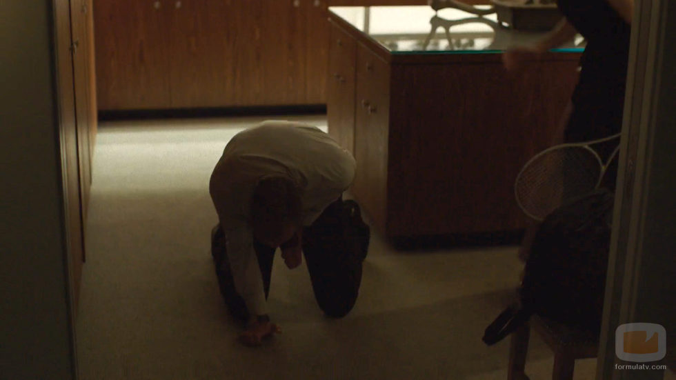 Alexander Skarsgard se retuerce de dolor en 'Big little Lies'