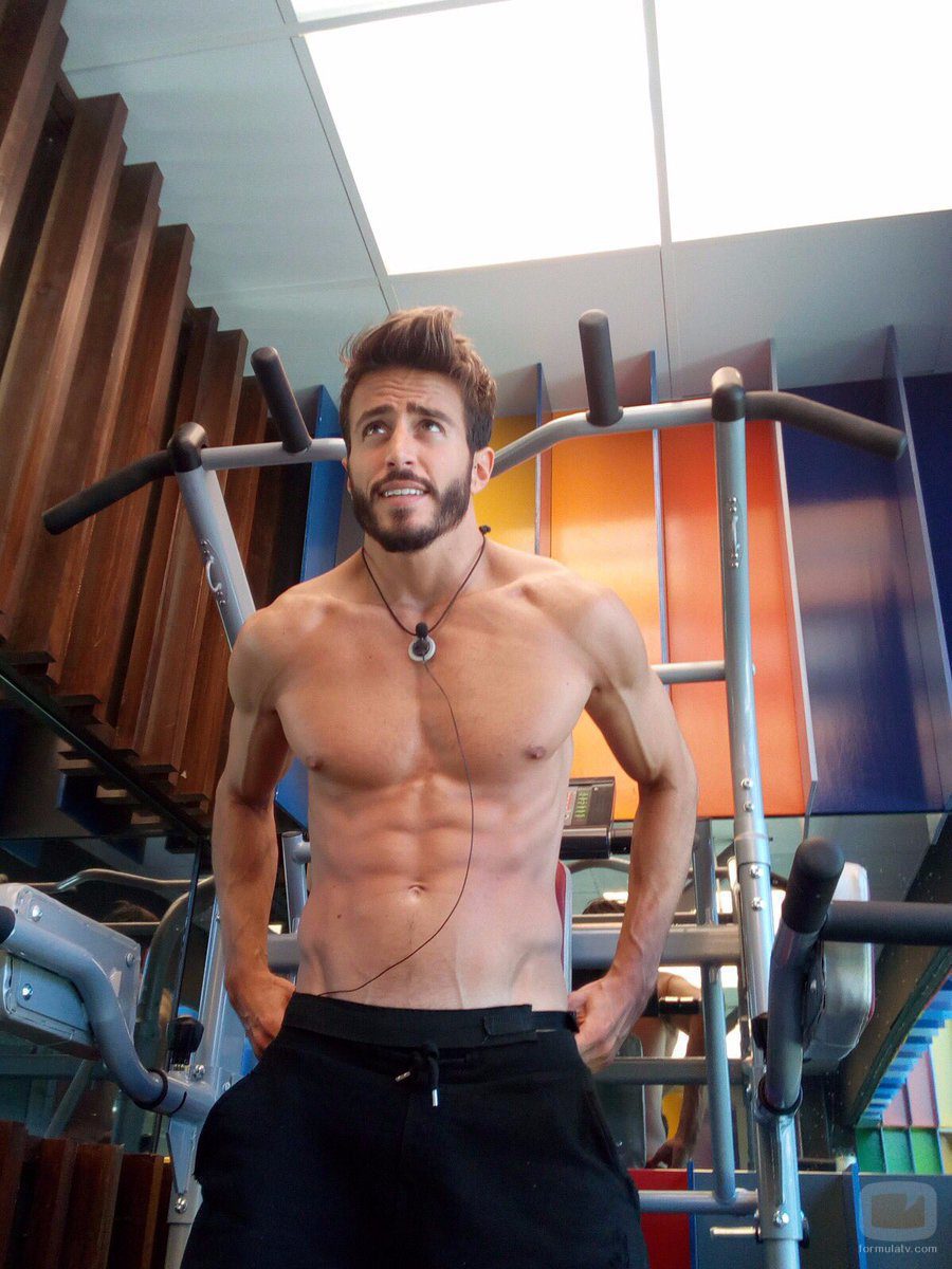 Marco Ferri de 'GH VIP 5' semidesnudo en Guadalix de la Sierra y haciendo deporte