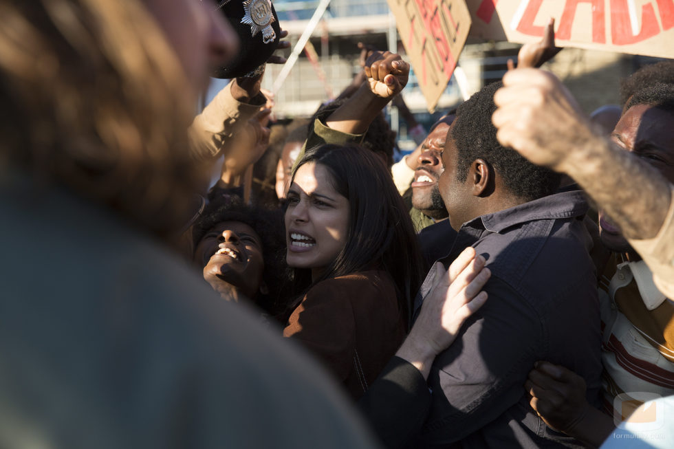 La actriz Freida Pinto protagoniza 'Guerrilla', serie de HBO