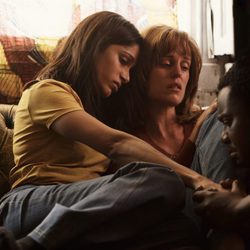 Freida Pinto y Denise Gough en la serie de HBO 'Guerrilla'