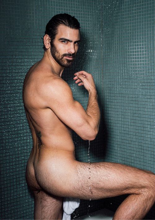Nyle DiMarco hace un desnudo integral y enseña el trasero en la ducha
