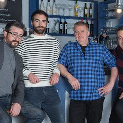 Posado de la cuadrilla de 'Allí Abajo'