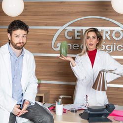 Los actores de 'Allí abajo' Gorka Otxoa y María León