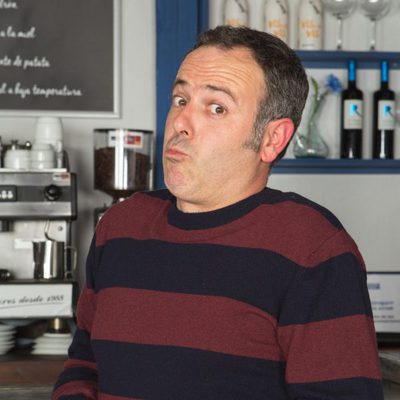 El actor Iker Galartza da vida a Peio en la serie 'Allí abajo'
