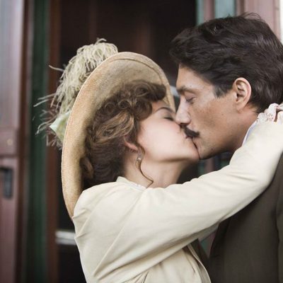 Irene Escolar y Daniel Holguín se besan en la tv movie 'La princesa Paca'
