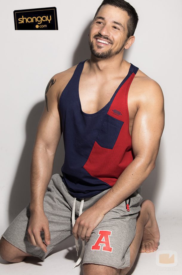 Álex Forriols, exconcursante de 'Operación Triunfo', posa semidesnudo para Shangay