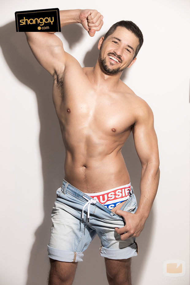 Álex Forriols, exconcursante de 'La Voz' y 'Operación Triunfo', posa semidesnudo para Shangay