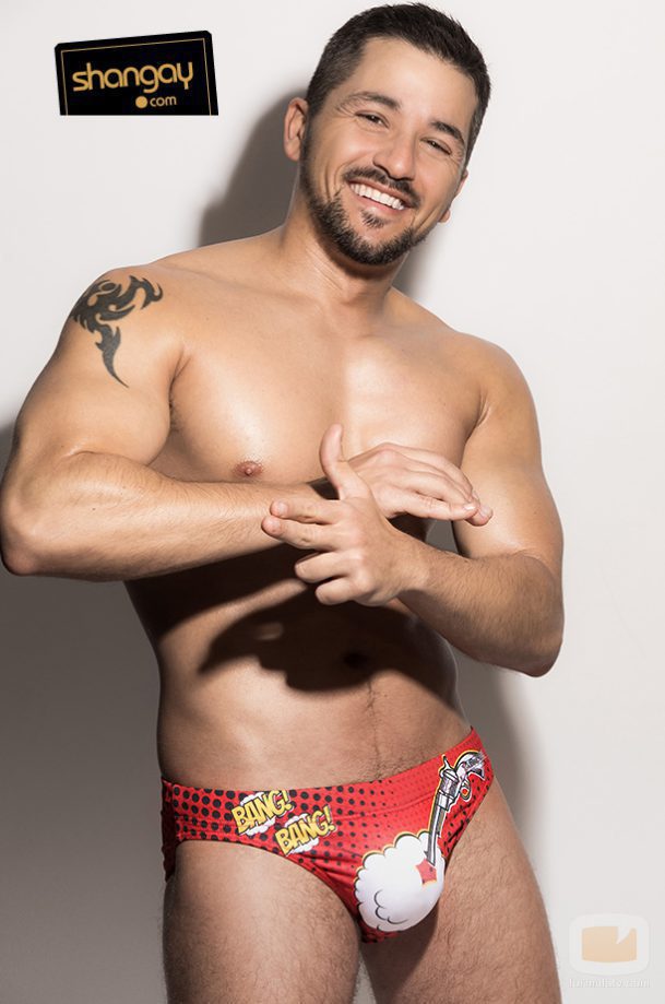 Álex Forriols, semidesnudo, posa en calzoncillos en una sesión para Shangay