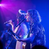 Manel Navarro canta con Lucia Jones en la "London Eurovision Party"