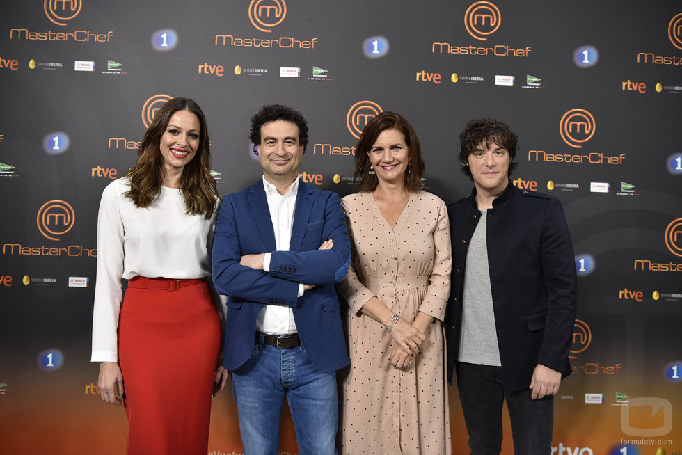 Eva González y el jurado de 'MasterChef' durante la presentación en Barcelona