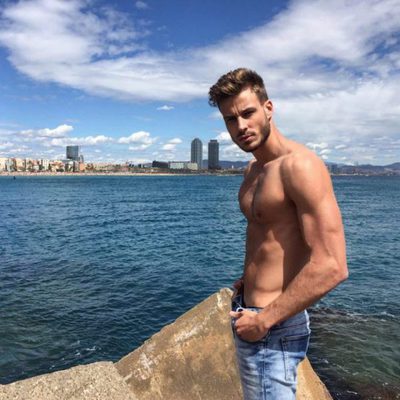 Alejandro Caracuel posa sin camiseta
