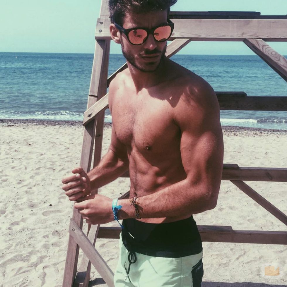 Alejandro Caracuel en la playa